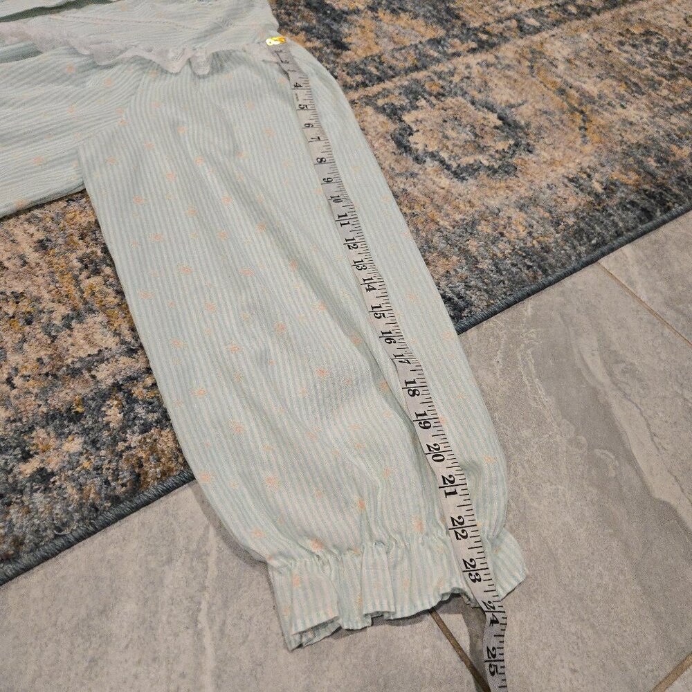 Vintage 80's Ruffles and Lace Lounge Housecoat - Picture 11 of 12